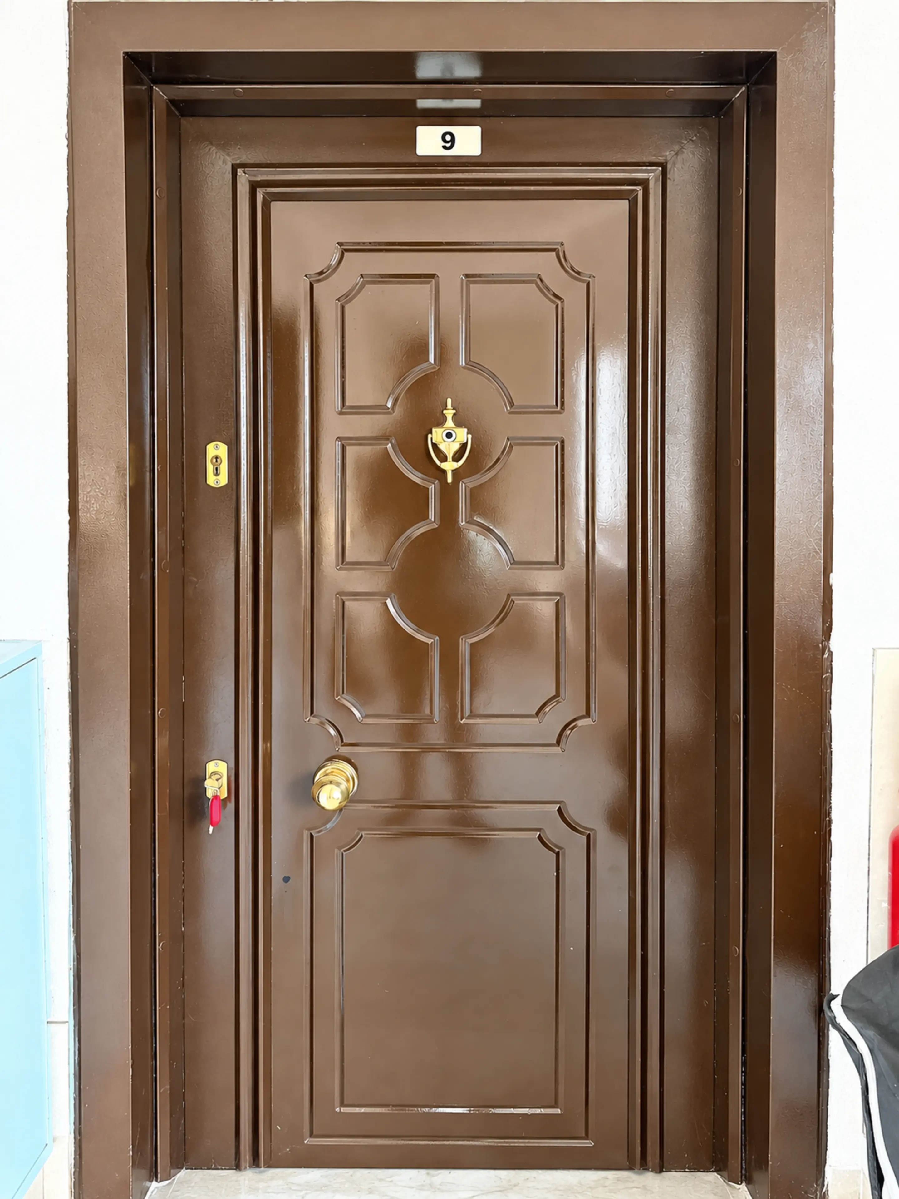 Daire 9 giriş kapısı